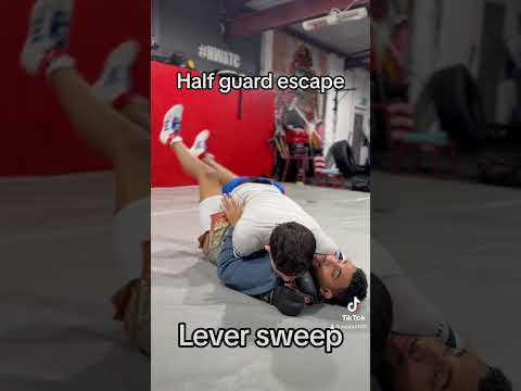 Half Guard Escape || Lever Sweep #bjj #mma #nogi #grappling #fitness #mmatraining