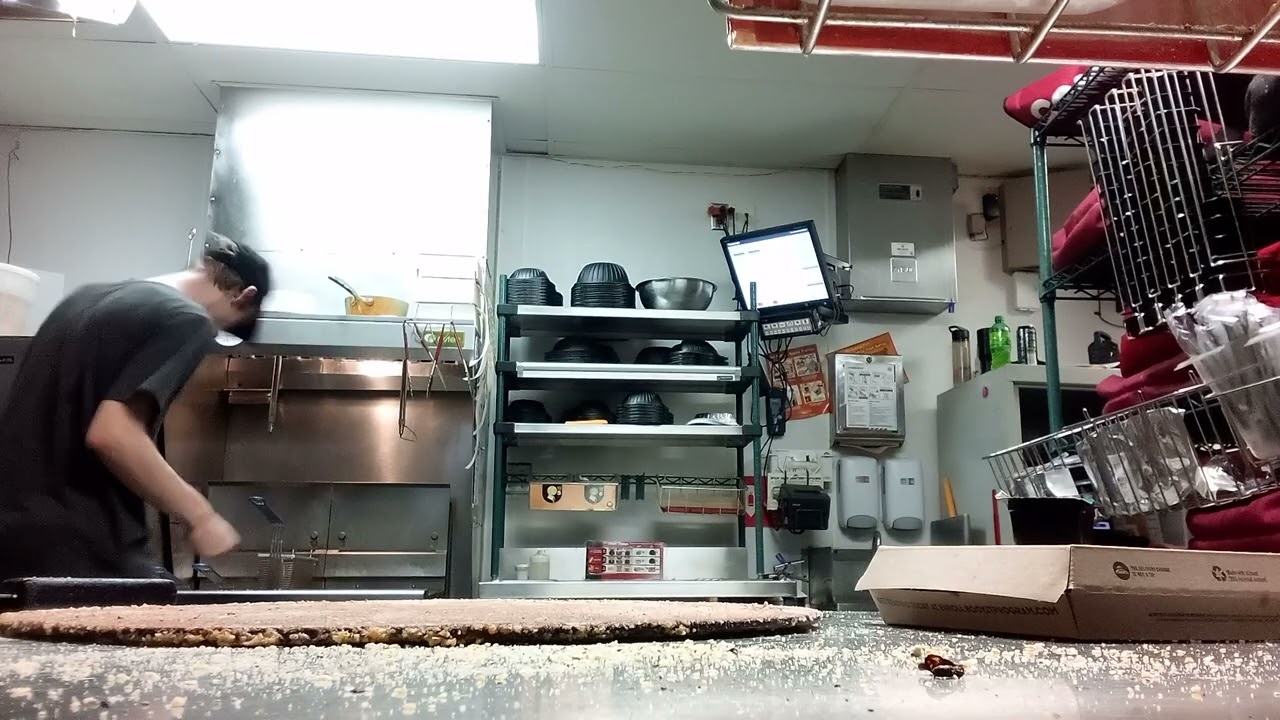 IN THE LIFE OF A PIZZA HUT WORKER!!!! (ME) #pizzahut #pizza # work