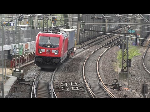 German Railways Class 187 Dual Voltage Electric Locomotive with single freight car