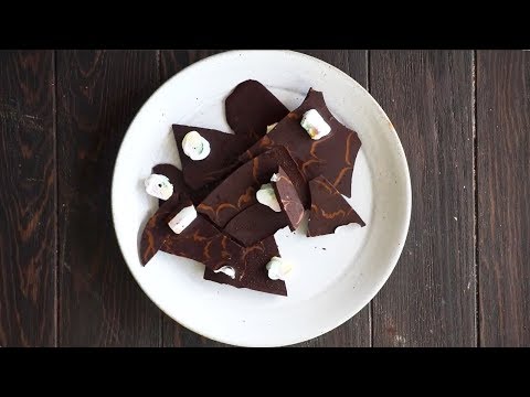Spooky Vegan Chocolate Bark - Healthy Snack | Iswari ©