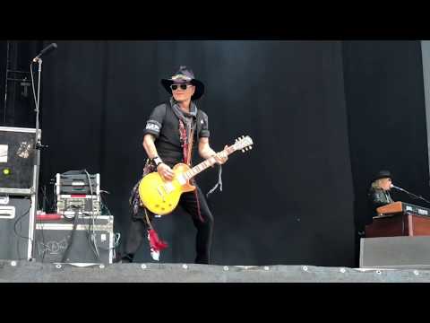 Hollywood Vampires - I Want My Now live in Prague 2018