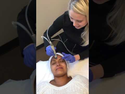 Hydrafacial -Step 1: Cleanse and Exfoliate