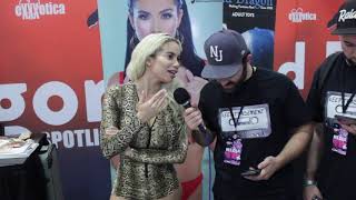 Victoria June Porn Star Interview @ Exxxotica 2019: Perfect First Date, "You F*CK" + Online Dating