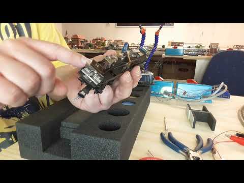 Part 24 analog locomotive shines at maximum brightness at slow speed Märklin H0