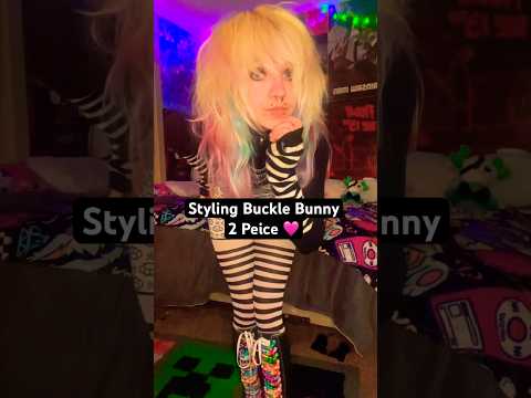 i think it looks pretty good 👍 #scenecore #scene #fashion #alt #clothing #shorts