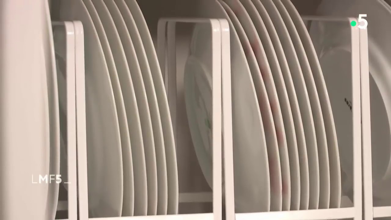 Comment gagner de la place grâce à des range-assiettes - ON RANGE TOUT