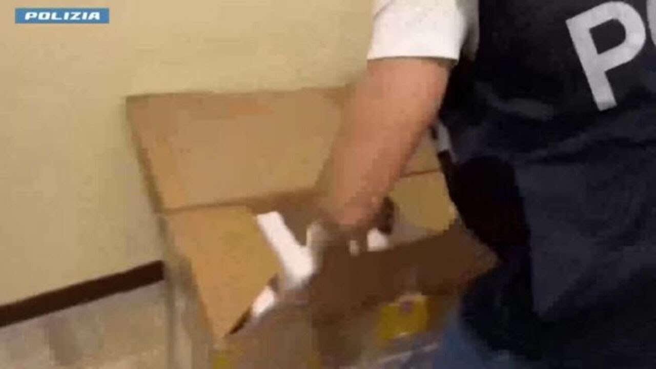 Milano, arrestati per falsificazione documenti internazionali