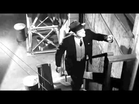 Bette Davis sings "Shuffle Off To Buffalo"