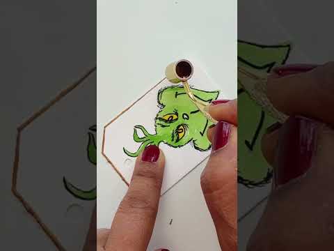 Create Unique Grinch Gift Tags Easily