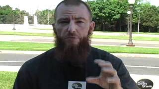 Find out why a former US Navy Catholic accepted Islam.