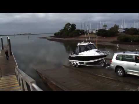 Bar Crusher 670HT alloy fishing boat reviewed in Western Port, Victoria