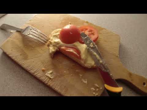 MongoTV_10577 - Min Aftensmad - Ristet TOASTBRØD Med HUMMOS og TOMAT