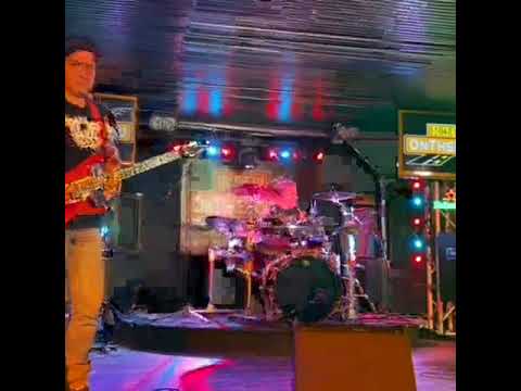 Iron Maiden - flight of icarus guitar solo live