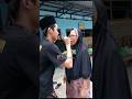 GUS ULINNUHA MENYUAPI AYAH IBU DI HARI ULANG TAHUNNYA
