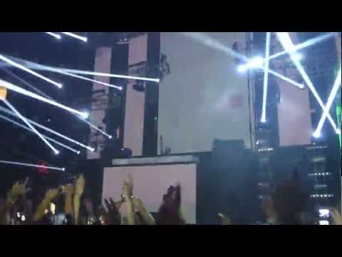 I'm not alone and spaceman (hardwell) by Calvin Harris - Spookfest 2012 Oakland Arena