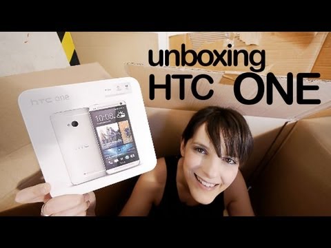 HTC One unboxing
