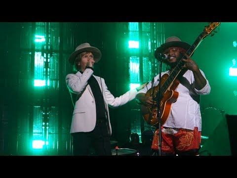 Beck - Where It's At and Show You the Way (with Thundercat) – Live in Berkeley