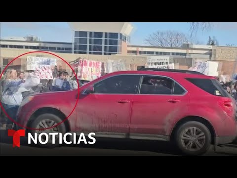 Este video muestra cómo atropellaron a una joven en una protesta contra ICE | Noticias Telemundo