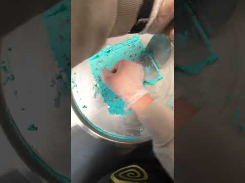 So verteile ich die Eiscreme auf der Eisplatte