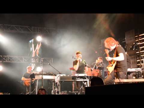 Dawid Podsiadło zabawnie przejęzyczył się na koncercie (Bela - Annoyance and Disappointment) HD