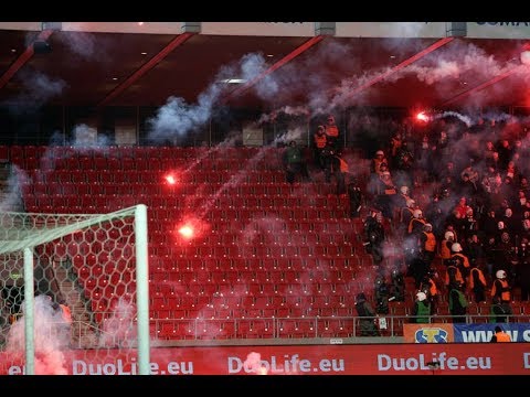 Cracovia hooligans attack Wisła with fireworks. 13.12.2017