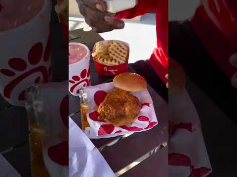 Buffalo ranch chicken sandwich 🤤 #wetchicken #buffalo #ranch #buffaloranch #chickfilahack #cfahack