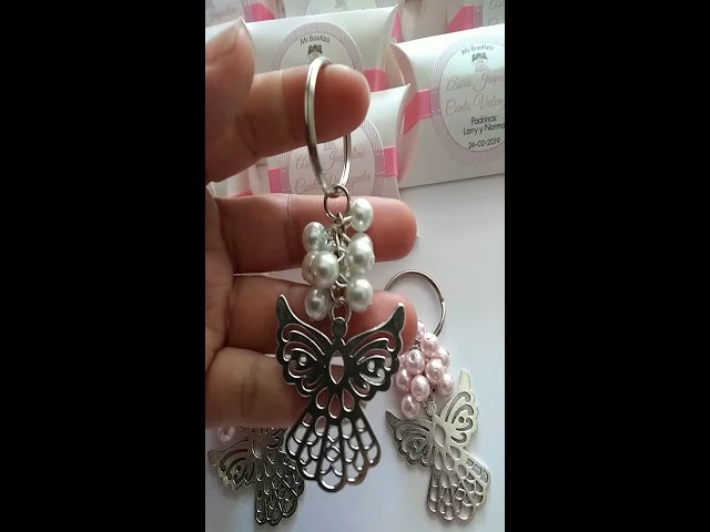 Vídeo relacionado con 12 Piezas Llavero de ángel, recuerdo, colgante de ángel de la guarda, bolsas de confeti con llavero de ángel, recuerdos de ángeles, comunión, confirmación, boda, bautismo, primera comunión