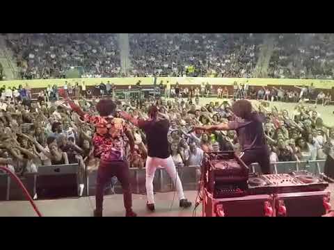 Os Detroia abertura de show da Paula Fernandes