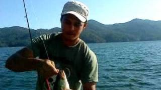 preview picture of video 'mailo pescando en presa cajon de peñas'