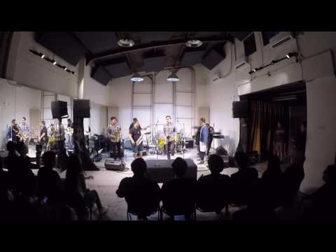 Saxx In The City - Versace On The Floor