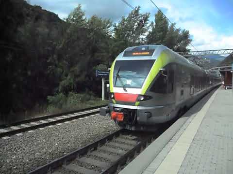 16.09.2017. TRENO ETR 170 FLIRT SAD IN ARRIVO E IN PARTENZA A / DA PONTE GARDENA (BZ).
