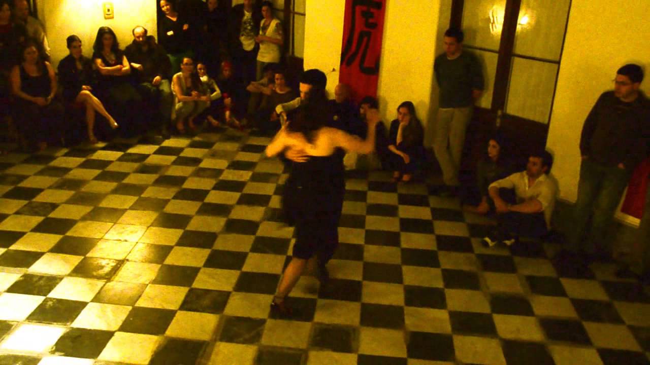 Inés Muzzopappa y Dante Sánchez en Milonga El Tigre y El Dragón 1 de 4