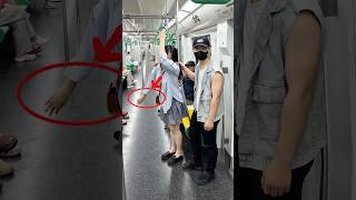 Download lagu Hero Rescues Girl Held Hostage on Train! #reallifehero #silenthee #kindness #sos mp3