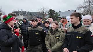 Rozdawaliśmy świąteczne drzewka. Gdzie staną choinki i jakie ozdoby na nich zawisną? (wideo)