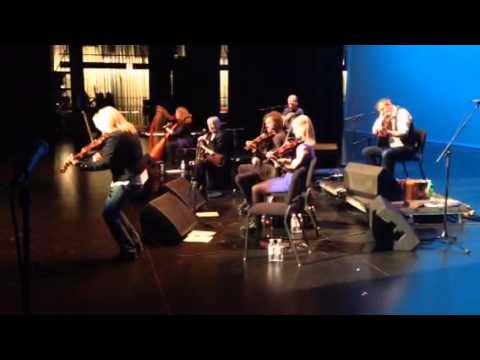 Deanie Richardson ripping it up with Tim Edey & The Chiefta