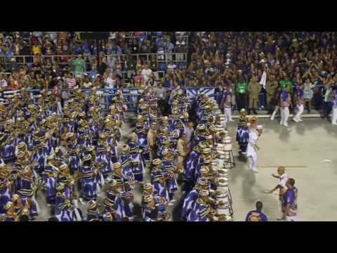 Bateria encerrando o desfile da União da Ilha - Carnaval 2017