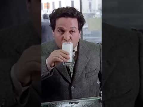 Can you stain it for me, please? 😂 Renato Pozzetto funny scene A poor rich man