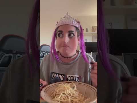 Valentina doesn't want to eat but Emily goes to McDonald's - lapitonz