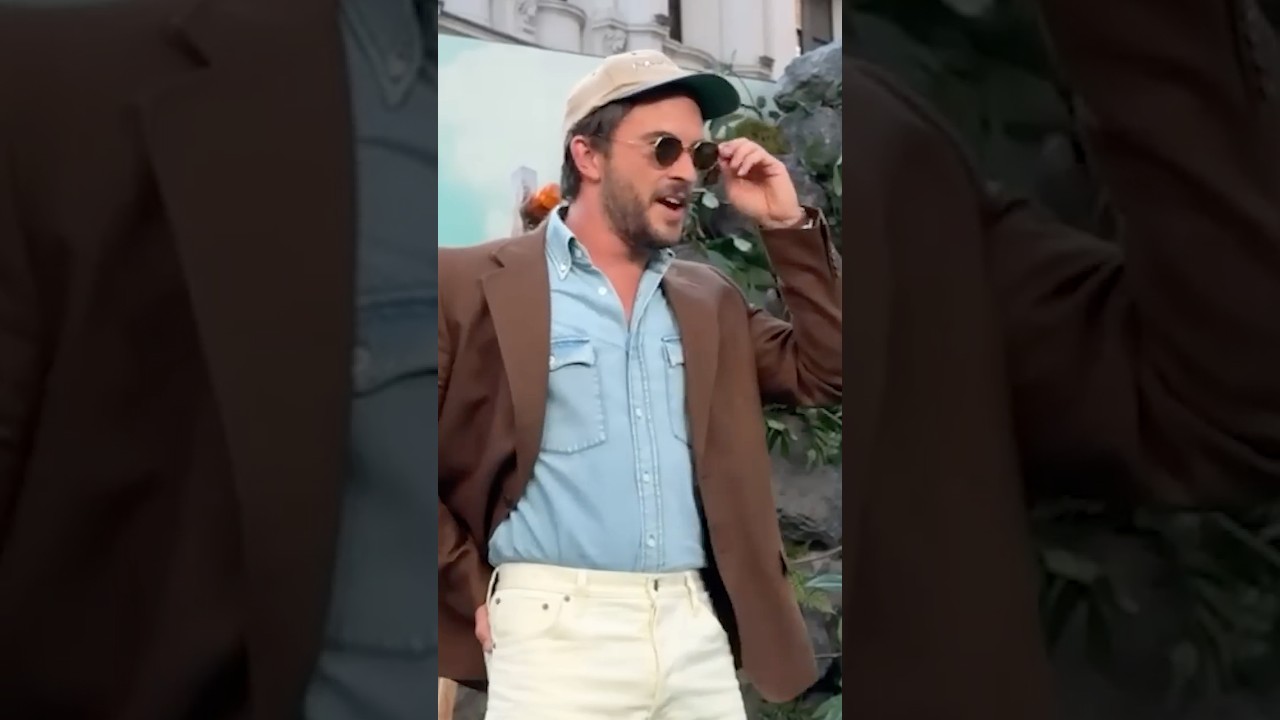 Jonathan Bailey doesn’t disappoint with the tiny glasses