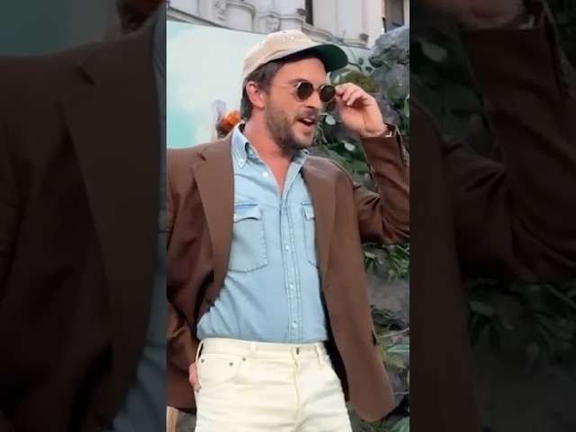 Jonathan Bailey doesn’t disappoint with the tiny glasses