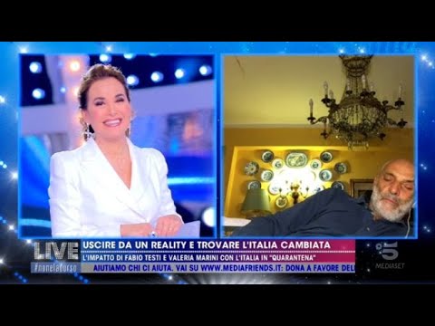 Paolo Brosio dorme durante la diretta di Live Non...