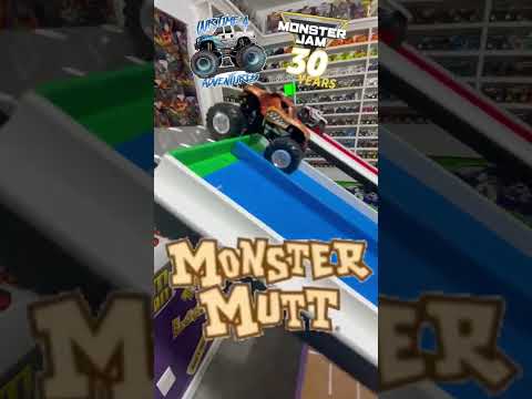 MONSTER JAM Toy Monster Truck Race | VIEWER REQUEST #168 | Monster Mutt 🆚 Monster Mutt DALMATION