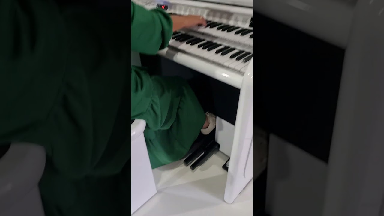 Diferente Piano Infantil em madeira, marca Chorus