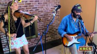 Otis Taylor &amp; Anne Harris performing The Heart is a Muscle (Used for the Blues)