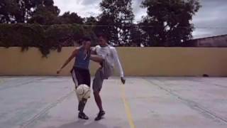 preview picture of video 'jimmy y kevin freestyle football el paraiso honduras'