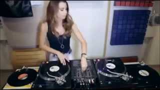 mixagem e scratch toca disco technics mk2 - DJ Juicy (mulher)