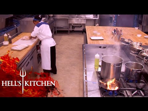 Ja'Nel  Is Oblivious To Her Pan Catching Fire | Hell's Kitchen