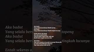 Download lagu Menutupi kesedihan dengan senyuman#puisi#puisisedih#shorts#story#foryou#foryoupage mp3