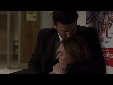 Bones 5x01 - Brennan gets stabbed
