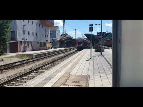GZ fährt in Treuchtlingen ein und Twinni RE fährt nach Nürnberg Hbf aus
